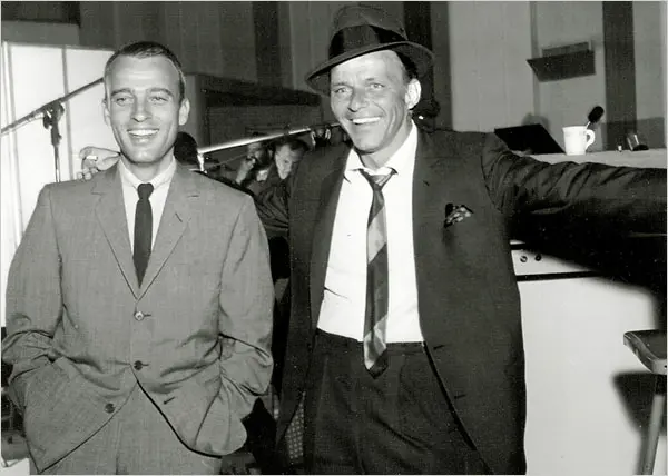 O compositor Neal Hefti, na foto com Frank Sinatra.