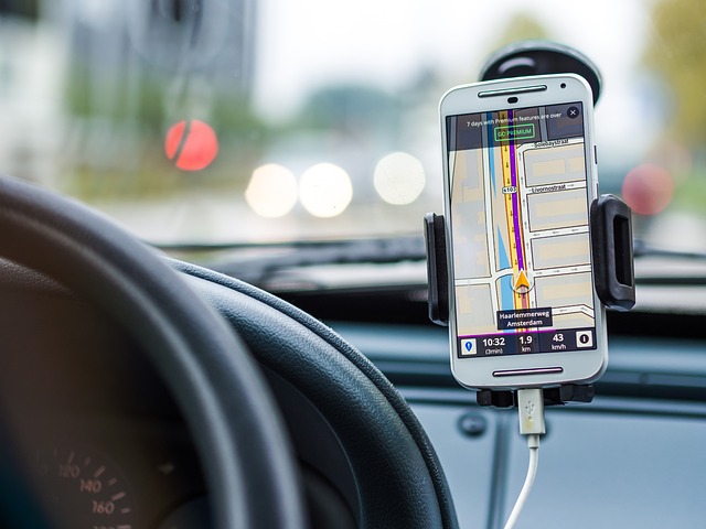 Aplicativos com mapas e rotas, com detector de radar, são ferramentas das mais úteis para a segurança de todos os motoristas, e a disputa entre eles é acirrada.