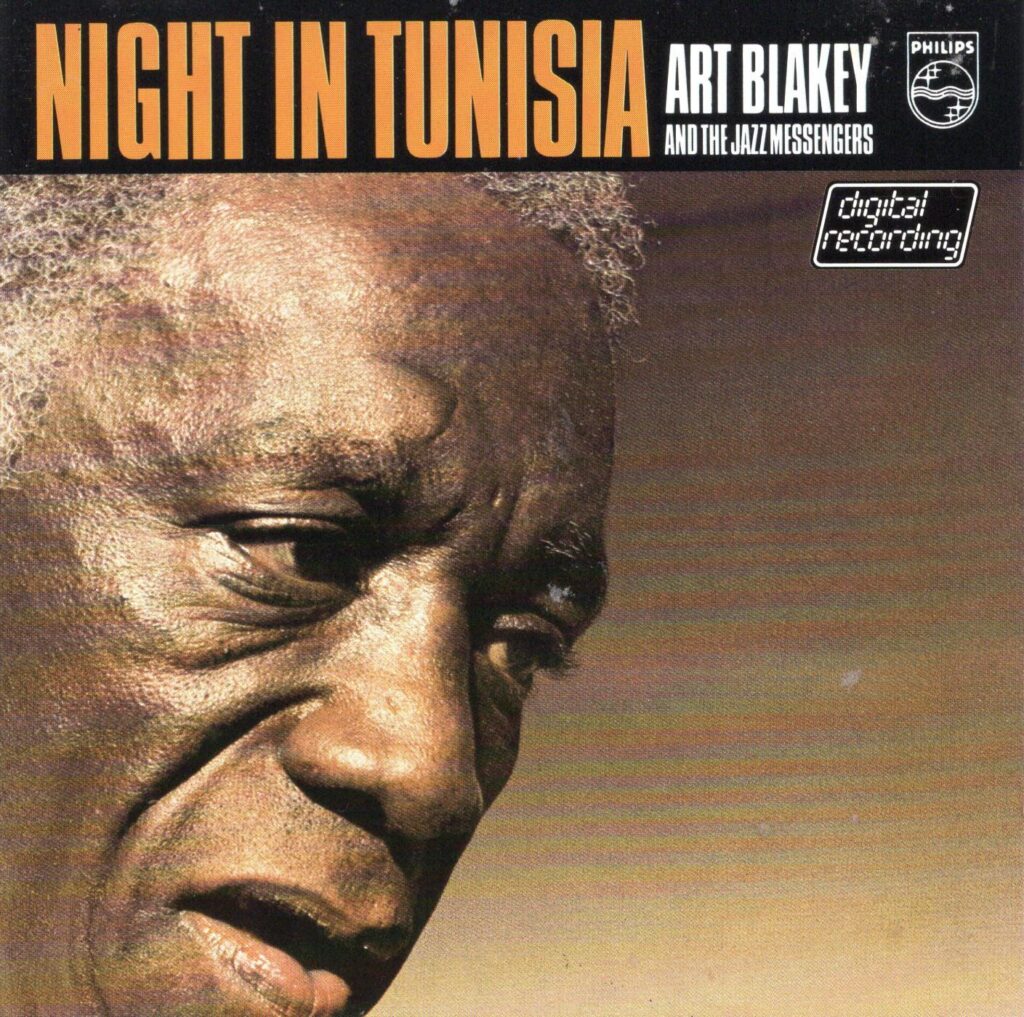 Art Blakey não foi apenas mais um dos grandes bateristas de Jazz, e olhe que tivemos vários deles. Ele se notabilizou como lançador de músicos instrumentistas jovens e montou a configuração do seu grupo The Jazz Messengers várias vezes.